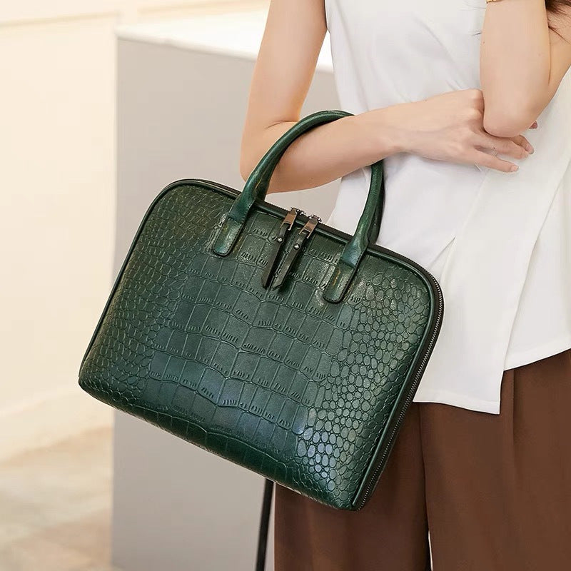 Elegant Handbag in Crocodile Look Bowlift