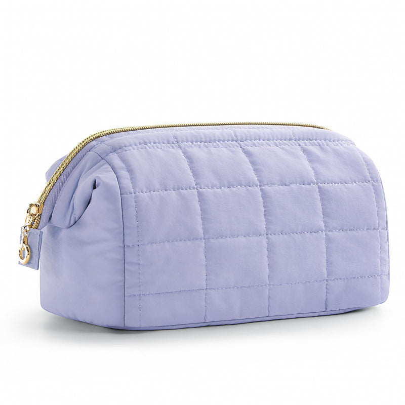 Padded cosmetic bag with elegant zipper Bowlift