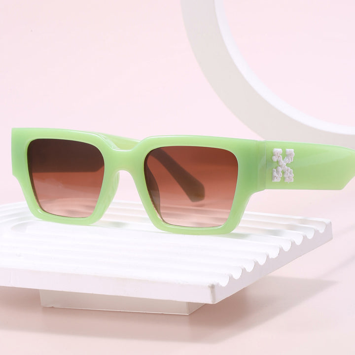 Women stylish oversized sunglasses with unique design Bowlift