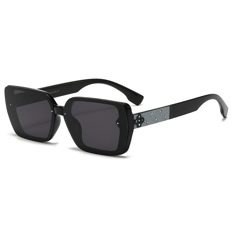 Ladies sunglasses with extravagant jewelry details Bowlift