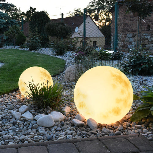 BowLift | Solar-powered garden lamp with moon design