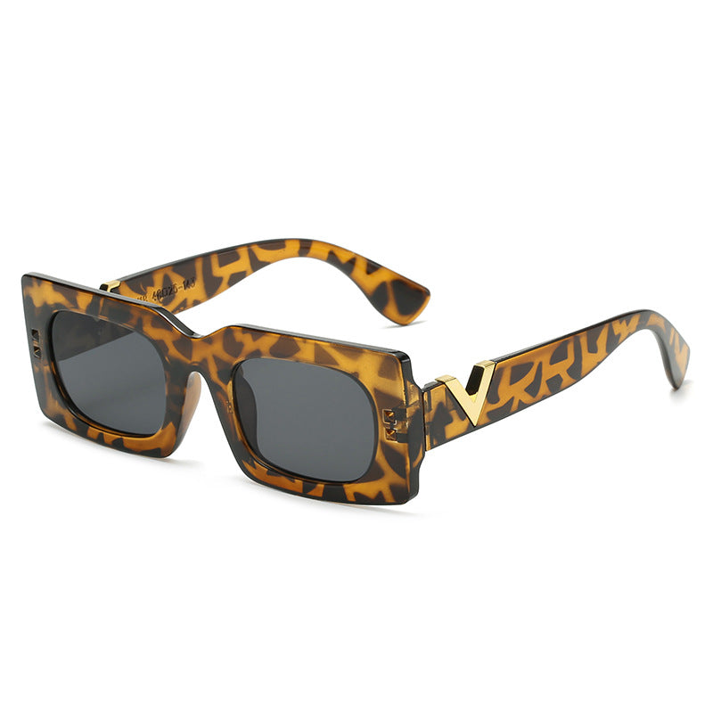 Women's oversized sunglasses with animal print Bowlift