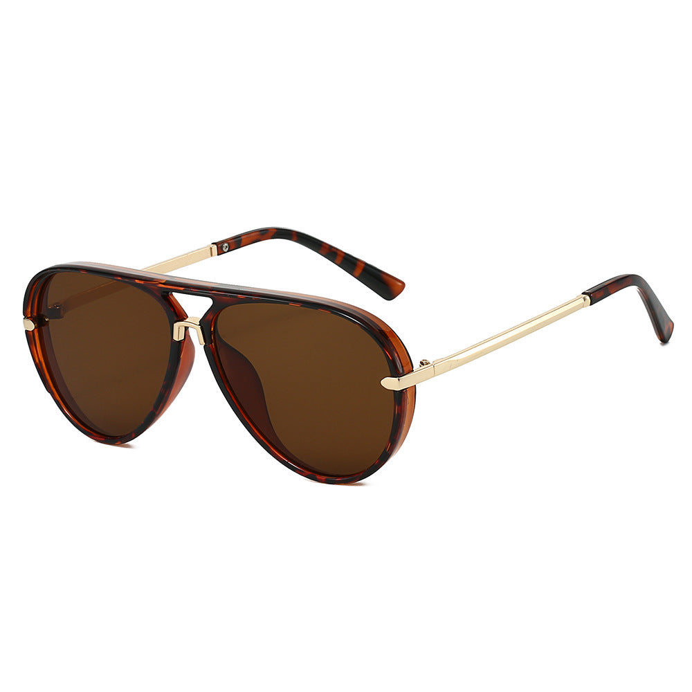 Elegant Aviator Sunglasses with Gold Accents Bowlift