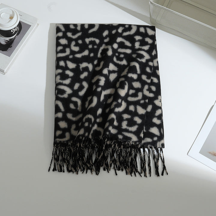 Ladies Elegant and patterned animal scarf with fringes Bowlift