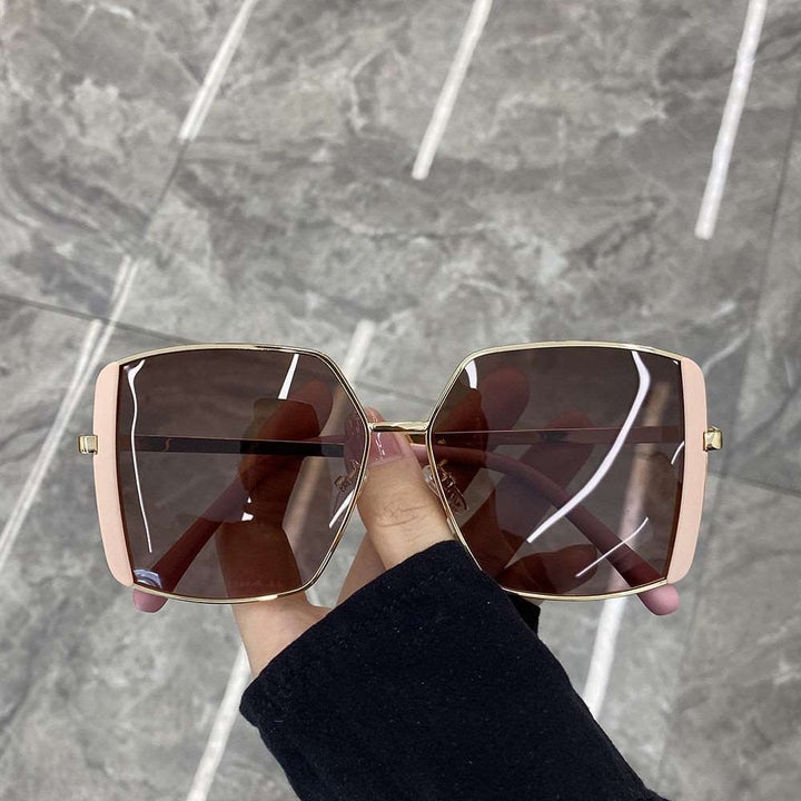 Women's oversized sunglasses with glamorous frame Bowlift