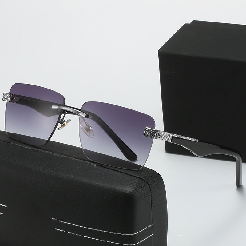 Ladies fashionable sunglasses in elegant square design Bowlift