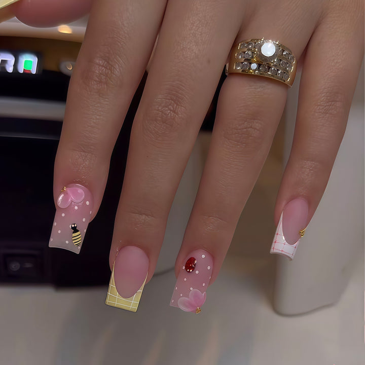 Artistic Floral-Themed Press-On Nails Bowlift