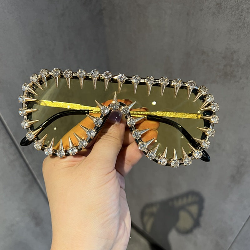 Ladies extravagantly designed cat-eye sunglasses with glitter accents Bowlift