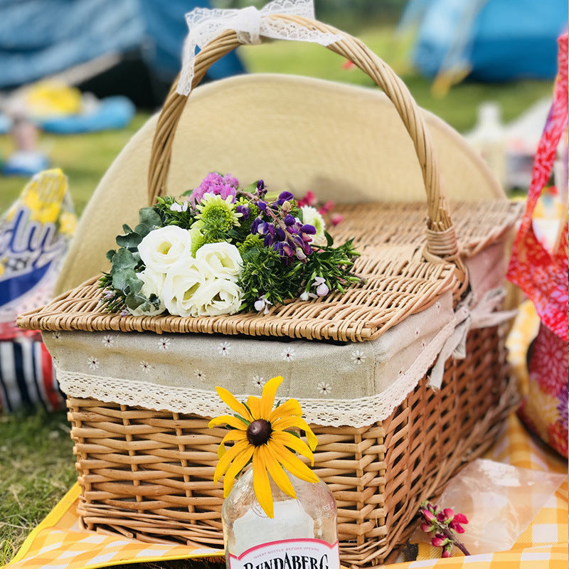 Women braided basket with checked lining and decorative lace trim Bowlift