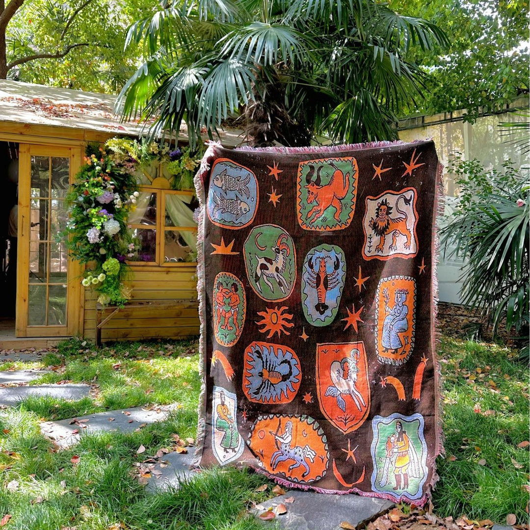 Decorative Cat-Themed Woven Throw Blanket