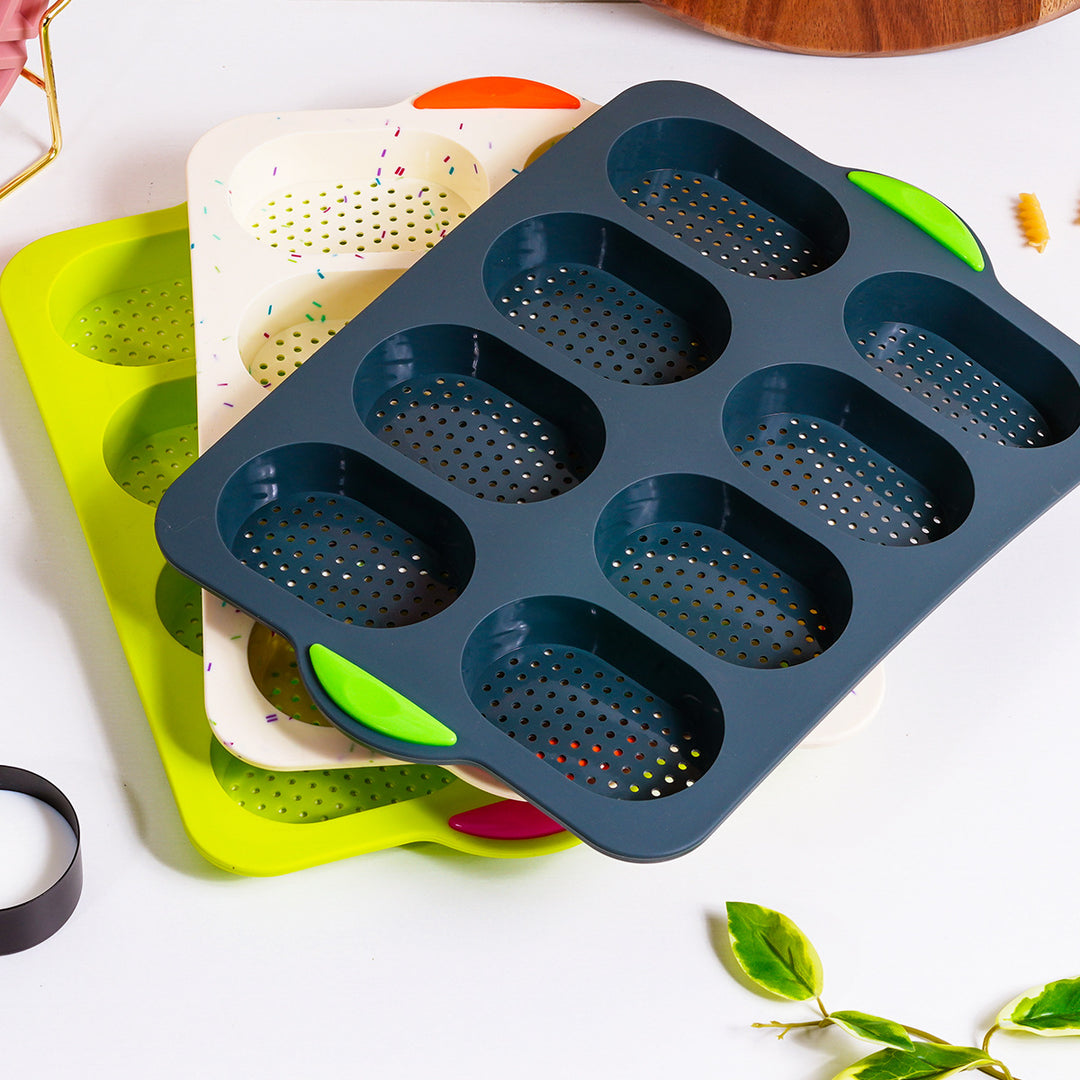 Silicone muffin baking pan with non-stick coating and practical handles Bowlift