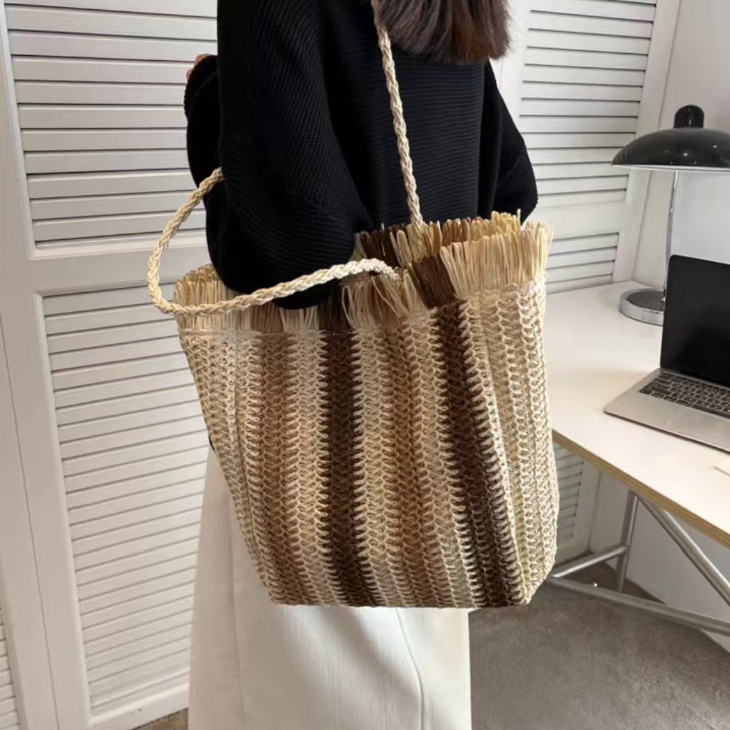 Braided beach bag with fringe details Bowlift
