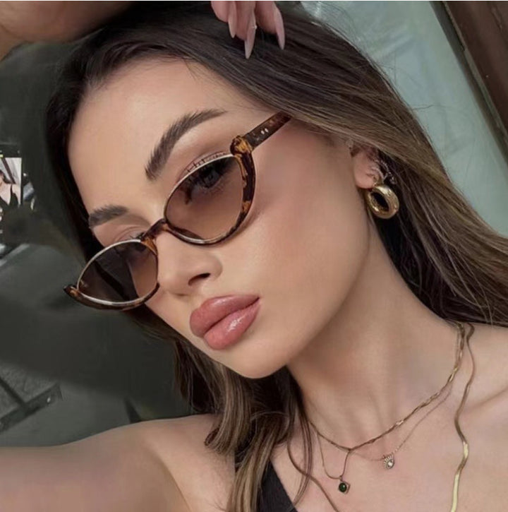 Ladies Cat-Eye Sunglasses with subtle frame and polarized lenses Bowlift