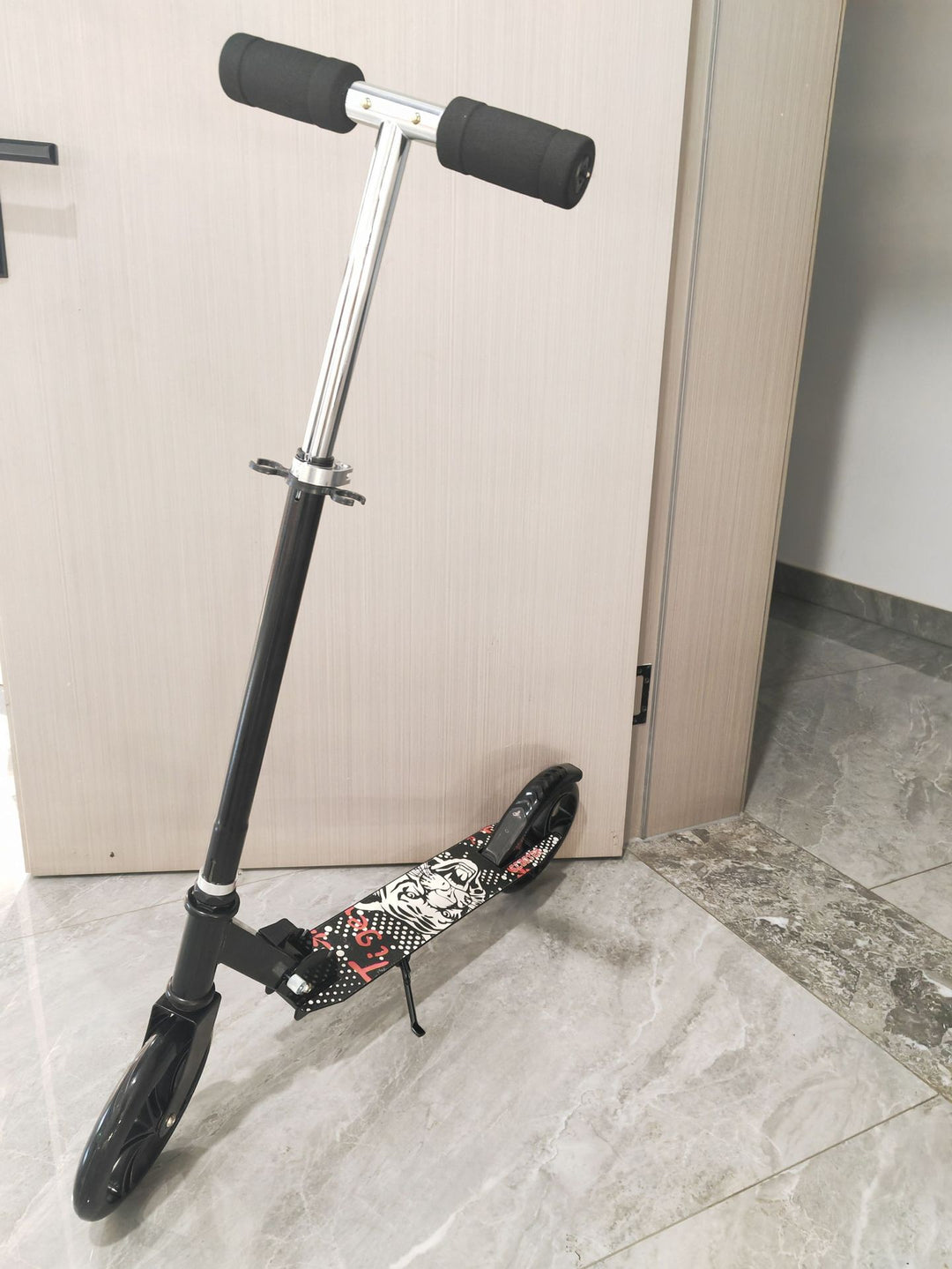 Urban Commuter Kick Scooter Bowlift