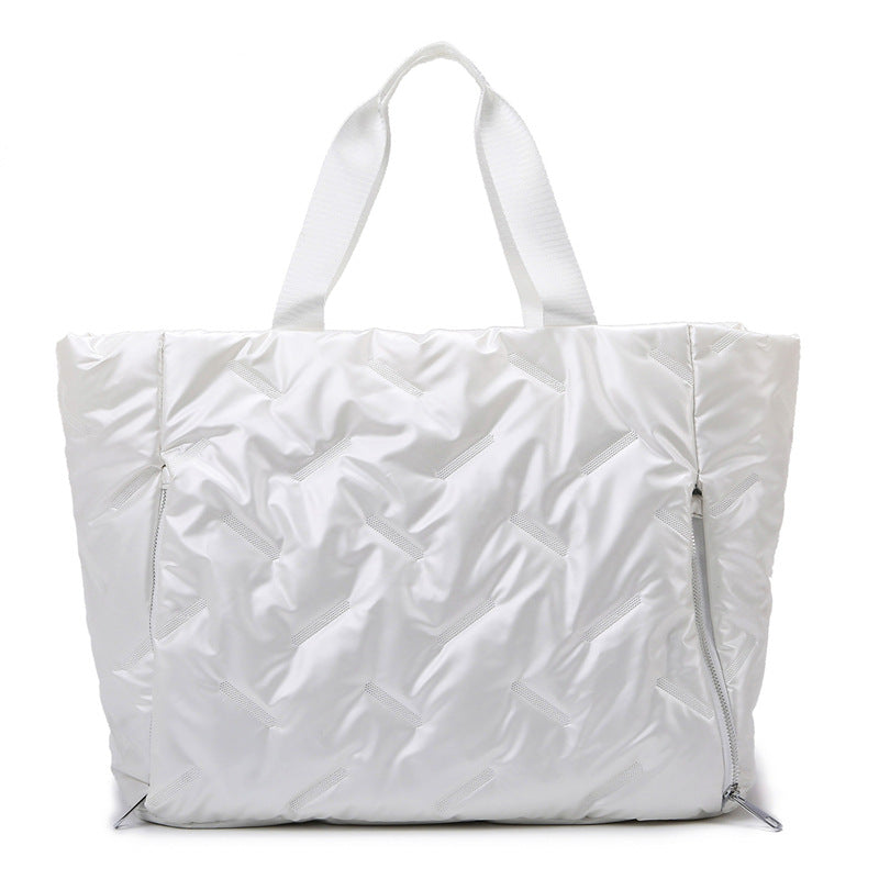 Stylish and Spacious Sports Bag with Practical Carrying System Bowlift