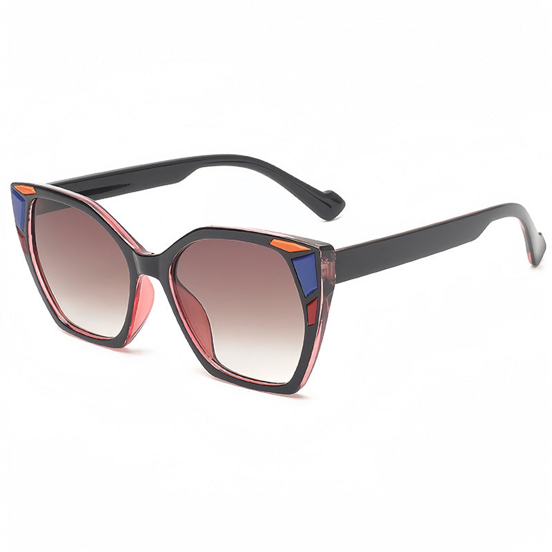 Women Eyewear with extravagant Cat-Eye design Bowlift