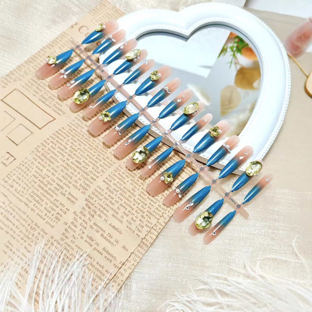 Artificial Nails in Elegant Stiletto Style with Sparkling Accents Bowlift