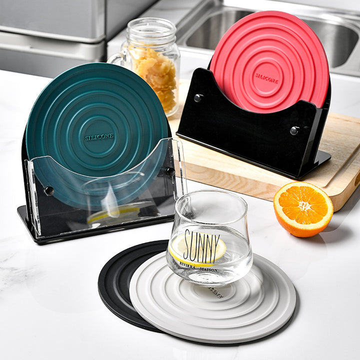 Silicone pot lid with innovative steam vent Bowlift