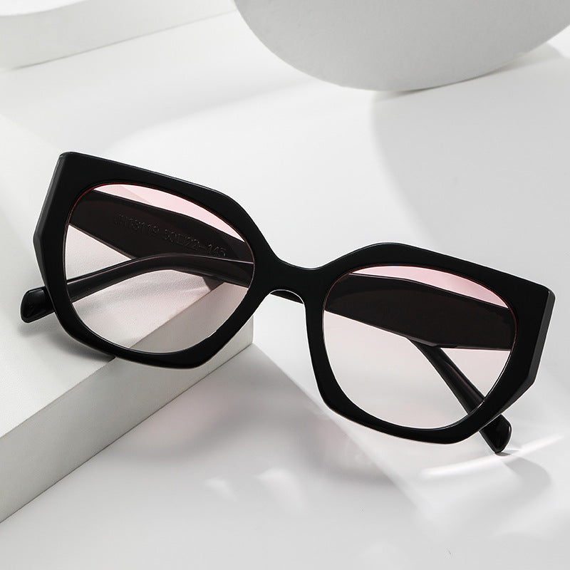 Ladies' statement sunglasses in modern leopard pattern Bowlift