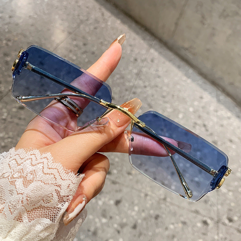 Ladies elegant square sunglasses with stylish tortoiseshell pattern and UV protection Bowlift