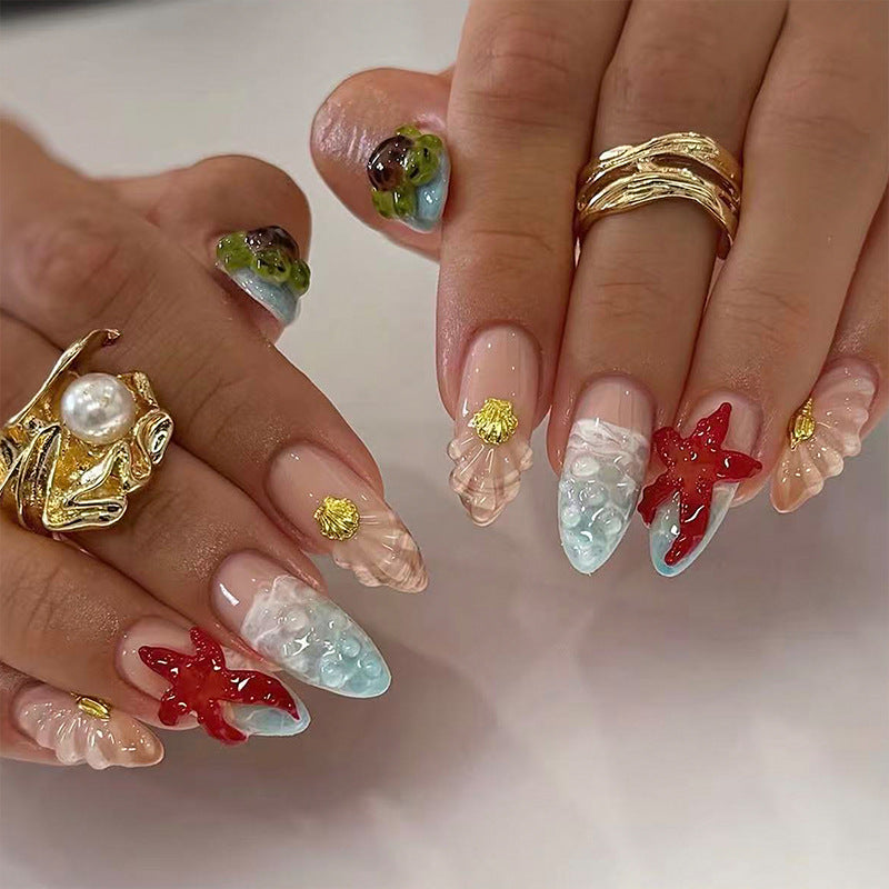Artful nail set with floral accents Bowlift
