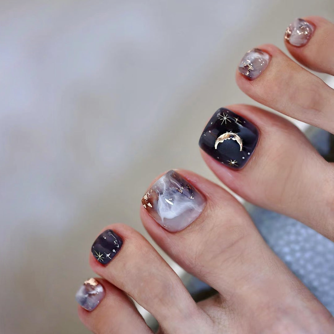 Heart-Embellished Press-On Toe Nails Bowlift