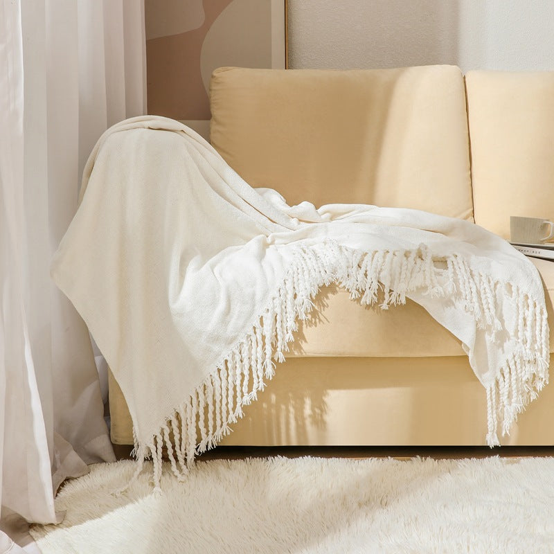 Ladies elegant and stylish couch blanket with fringes Bowlift