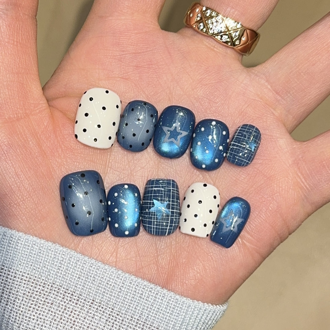 Stylish star and dot design artificial nails Bowlift