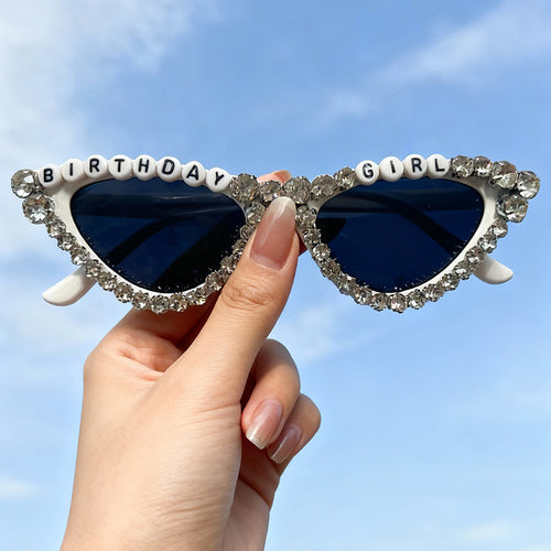 Glamorous Cat-Eye Sunglasses Bowlift