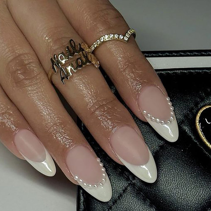 Artificial nail set with elegant tips and pearl decorations Bowlift