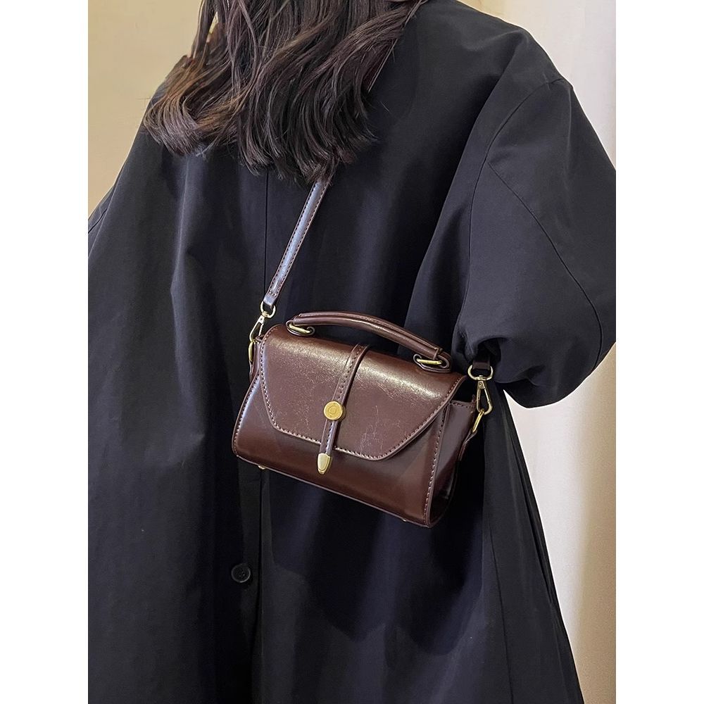 Vintage-Inspired Leather Shoulder Bag Bowlift