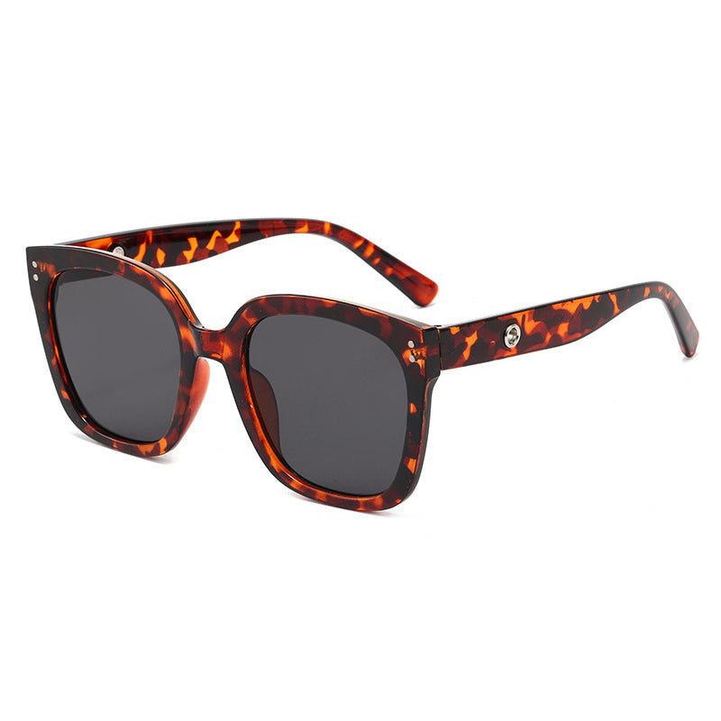 Ladies square sunglasses with elegant frame and UV protection Bowlift