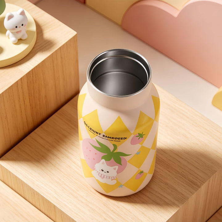 Insulated drinking bottle with sweet dog design and practical carrying strap Bowlift