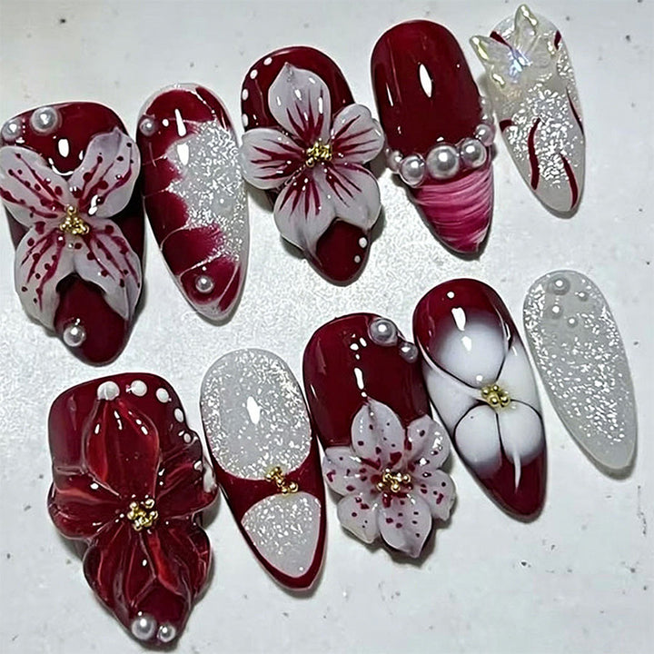 Artful nail set with floral accents Bowlift