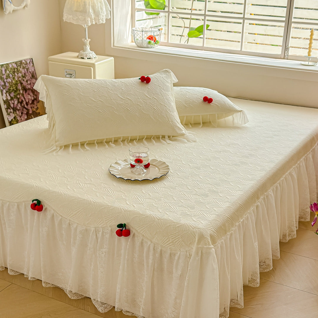 Women's bedspread with playful ruffle design and elegant texture Bowlift
