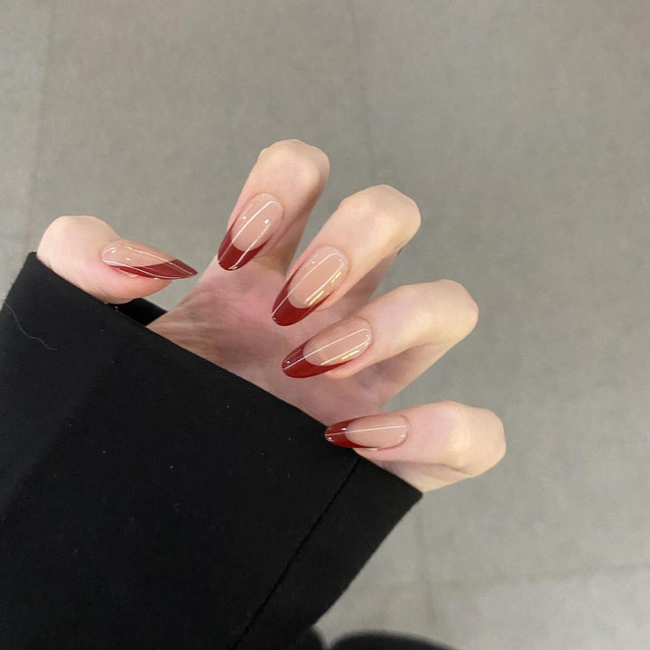 Elegant artificial nails with modern gradient effects Bowlift