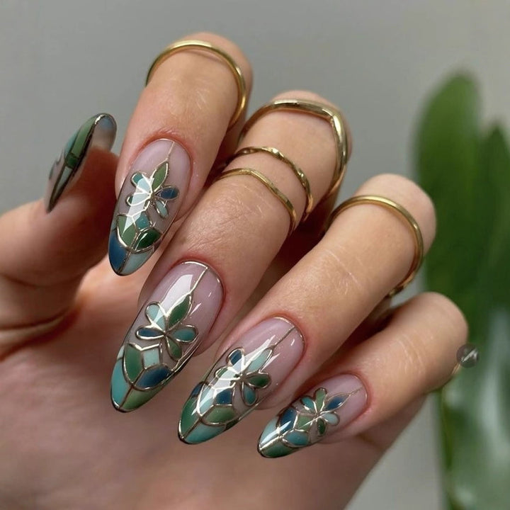 Amazing art nails with peacock feather design Bowlift
