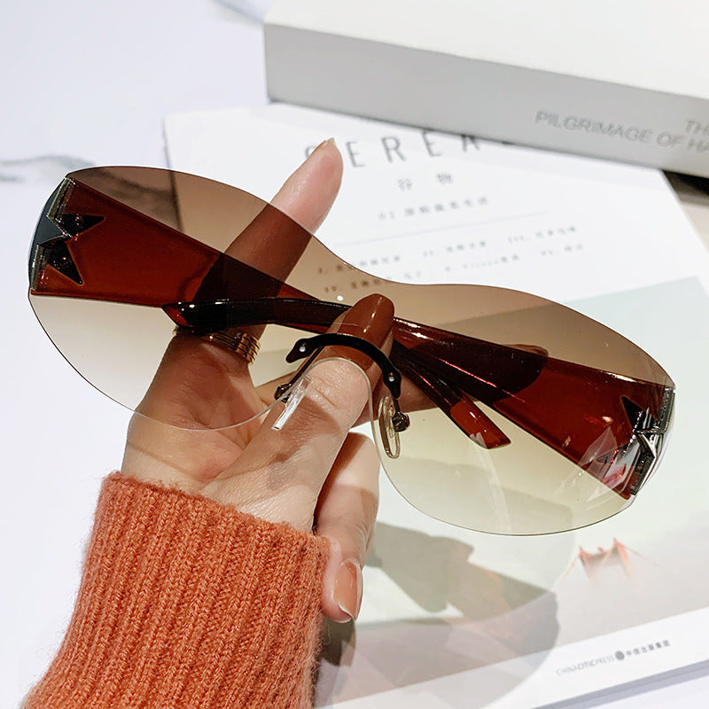 Women’s stylish sunglasses with artistic star accent Bowlift