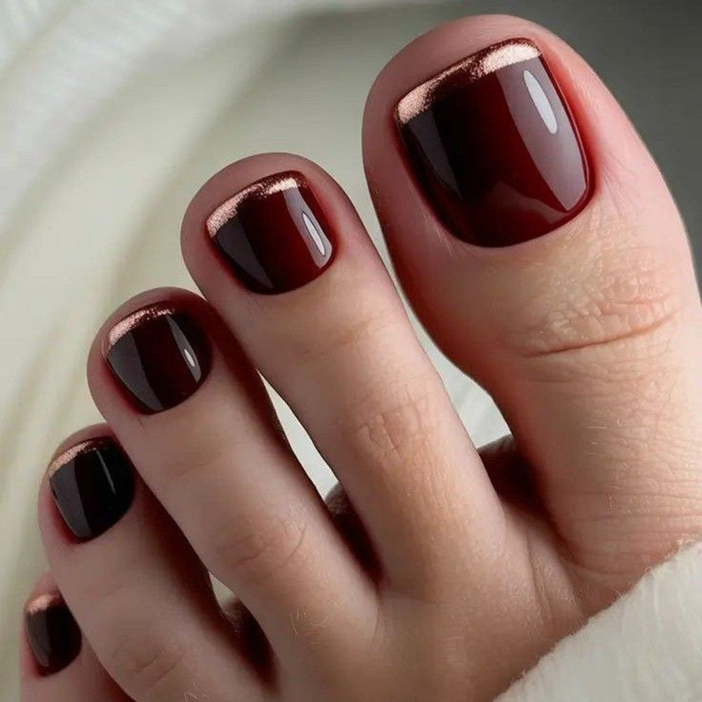 Nail art with elegant metallic finish Bowlift