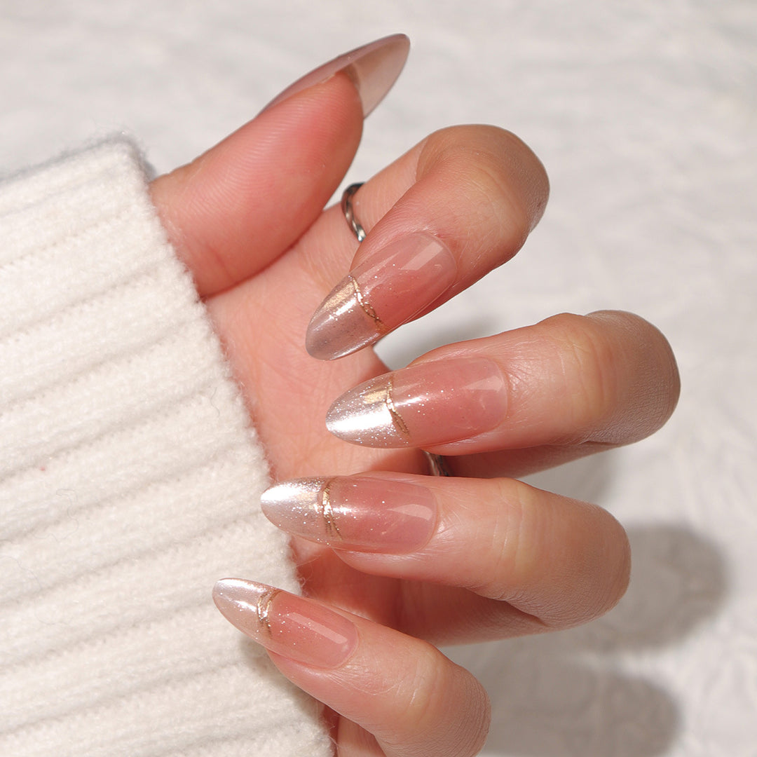 Elegant Stiletto Press-On Nails with Pearlescent Finish Bowlift