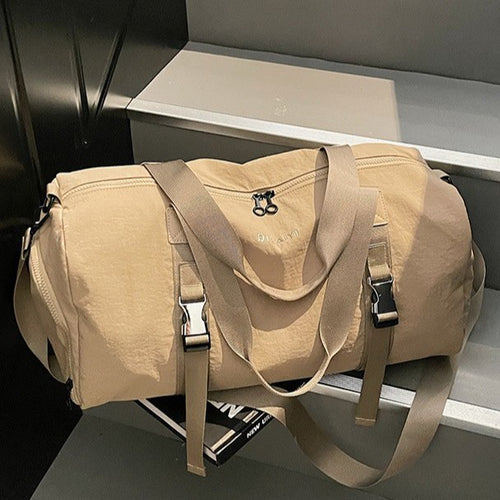 Sporty Duffel Bag with Adjustable Shoulder Strap and Ergonomic Handles Bowlift