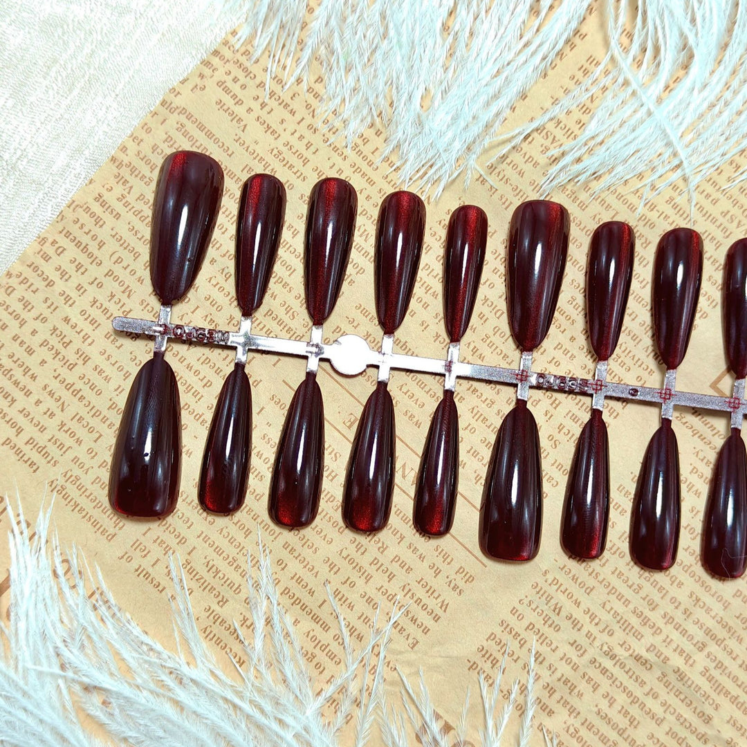 Artificial nails in elegant drop design Bowlift