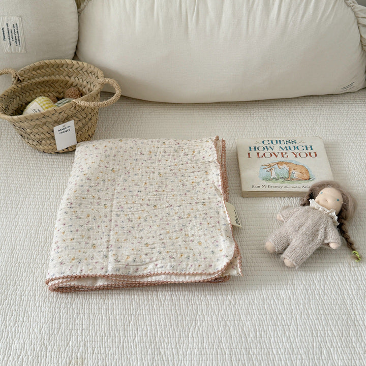 Unisex Cozy Muslin Blanket with Delicate Flower Pattern Bowlift