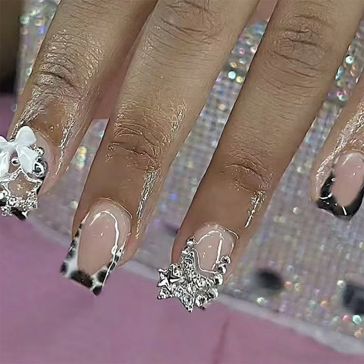 Elegant Artificial Nail Tips with Gold Accents Bowlift