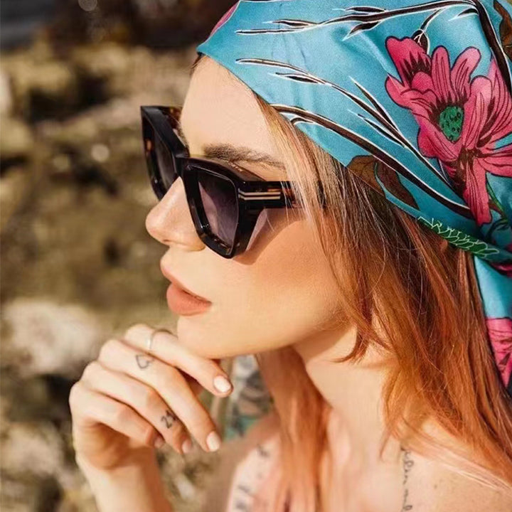 Women Modern Square Sunglasses with Exclusive Accents Bowlift