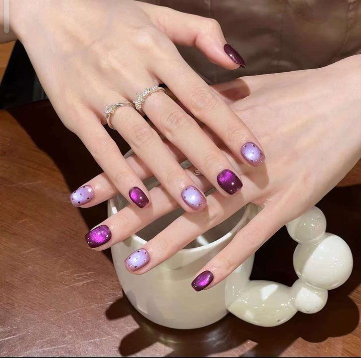 Artificial nails with ombre effect and glitter Bowlift