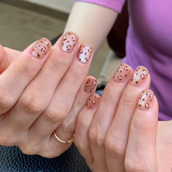 Artistic Press-On Nail Set with Leopard Print Design Bowlift