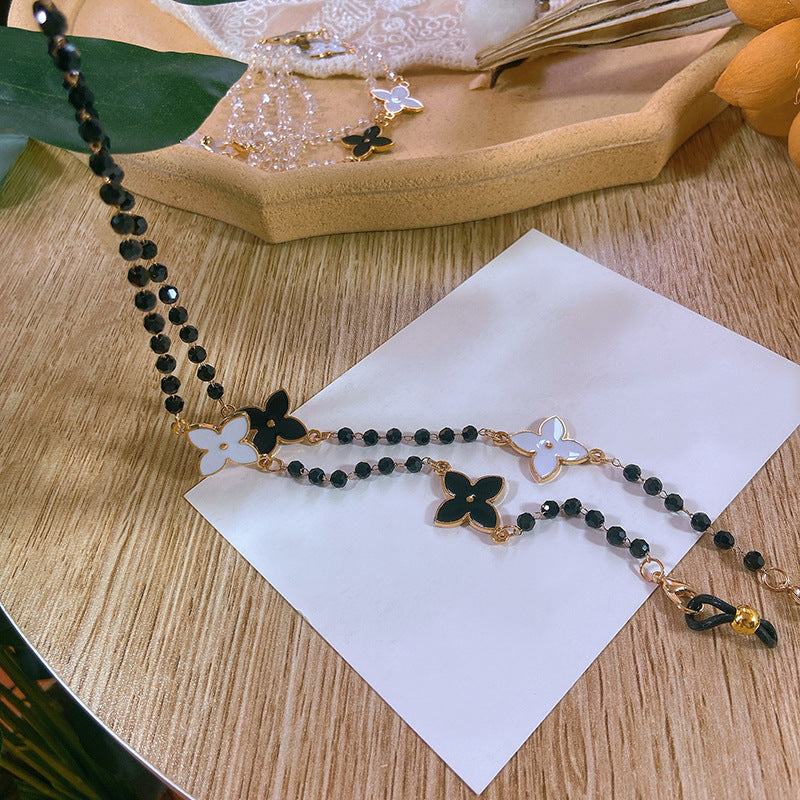 Elegant pearl necklace with flower pendants Bowlift