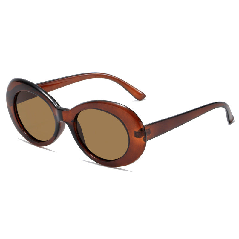 Ladies retro-inspired sunglasses with an elegant, oval frame Bowlift