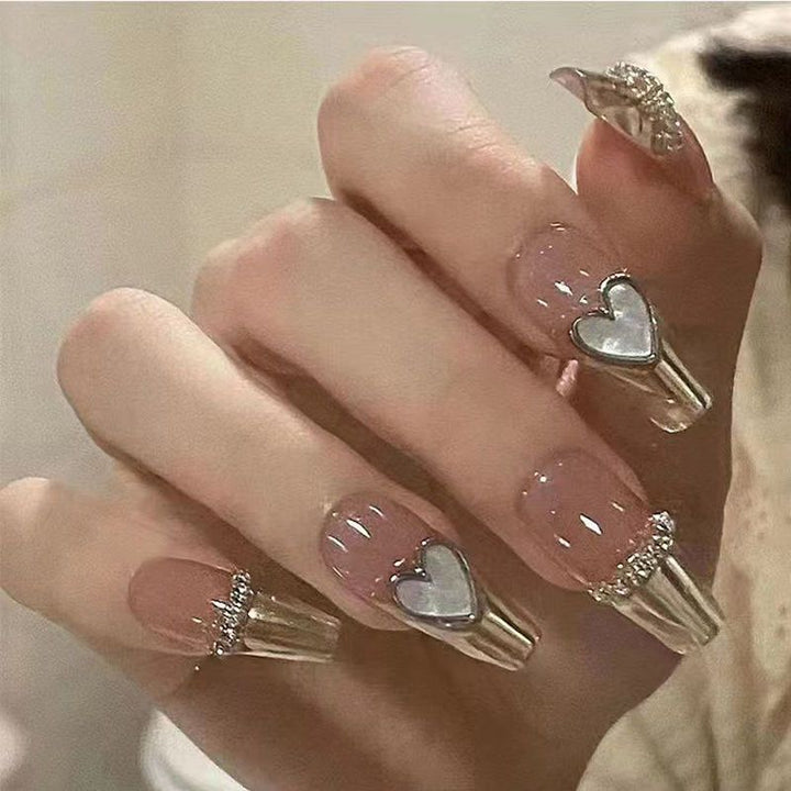 Glamorous designer nails Bowlift